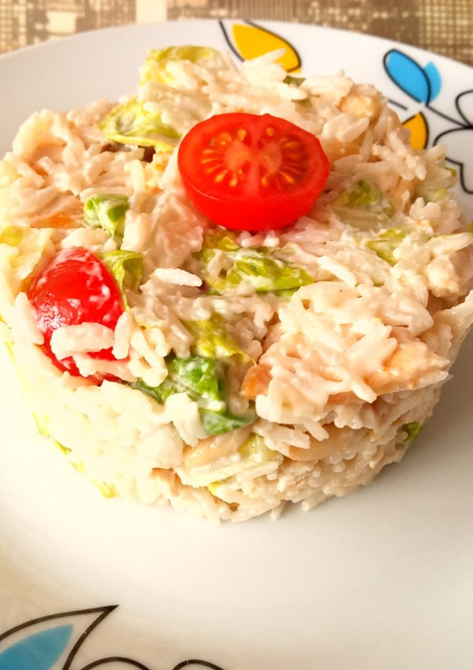 Una foto de Ensaladilla con arroz y pollo