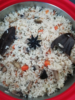 காளான் ஒயிட் பிரியாணி(mushroom biryani recipe in tamil) செய்முறை முக்கிய புகைப்படம்