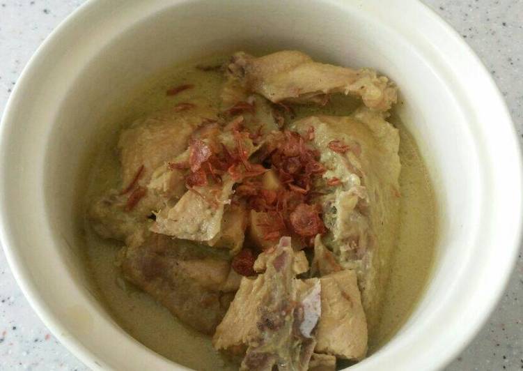 Ayam Opor (side dishes sego liwet)