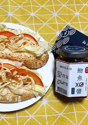 魩魚XO醬拌麵麵包 的食譜成品照片