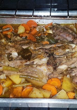 Una foto de 🐐Pierna de Cordero al Horno🍖