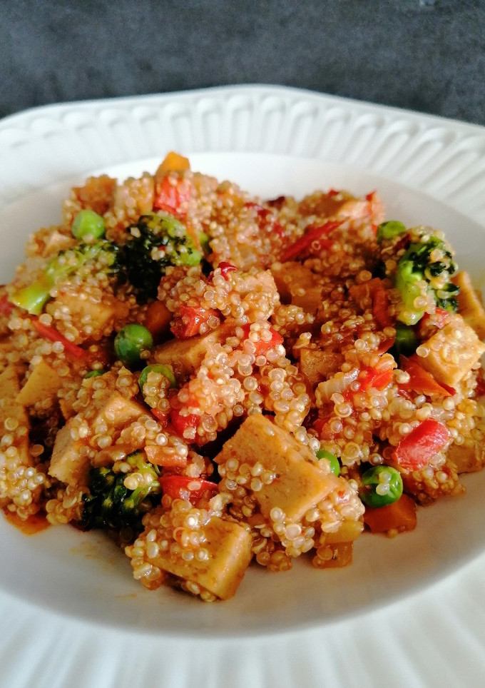 Una foto de Quinoa con seitán