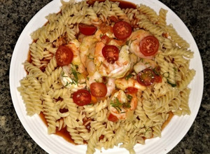 Una foto de Pasta Fusilli al Ajillo con Camarones🍤