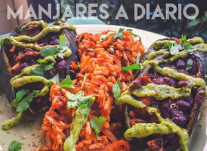 Una foto de Pimientos Poblanos Rellenos de Arroz Integral y Alubias Negras