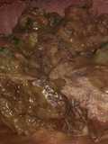 Carne rebelde con papas doradas