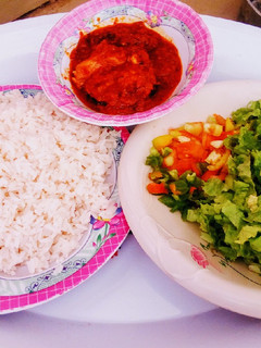 A picture of Shinkafa da miya da salad.