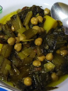 Una foto de Potaje de garbanzos y borraja