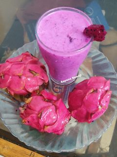 ड्रॅगन फ्रुट मिल्क शेक (dragon fruit milkshake recipe in marathi) रेसिपी चे मुख्य फोटो 