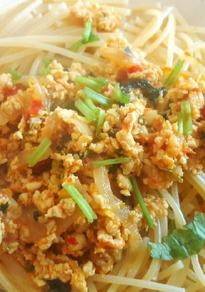 A picture of Spaghetti with chicken mince and herbs 😉.