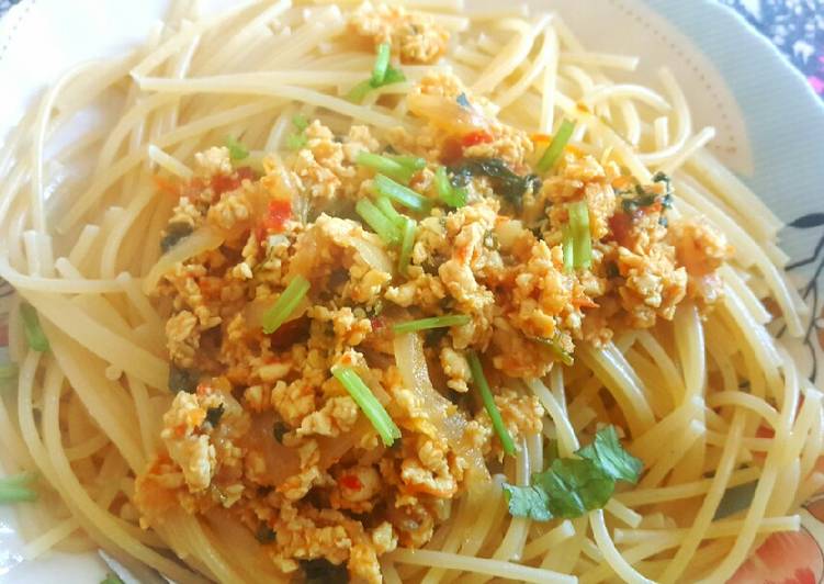 Steps to Prepare Award-winning Spaghetti with chicken mince and herbs 😉