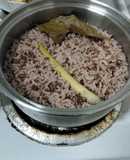 Masak nasi menggunakan panci