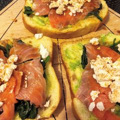 A picture of Avo toast with spinach, feta and salmon.