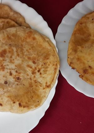 আলু চিংড়ির পুরভরা পরোঠা।(alu chingrir pur bhora porota recipe in bengali) রেসিপির প্রধান ছবি