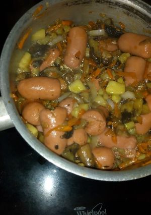 Una foto de Salchi verduras salteadas 😜(un invento)