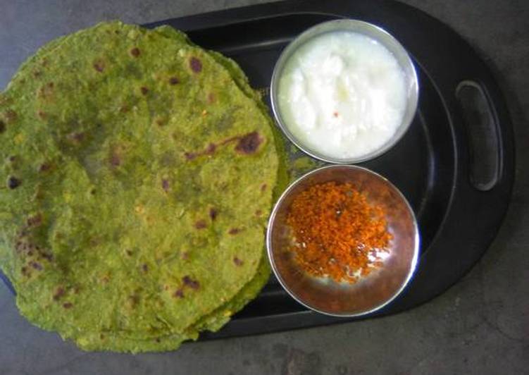 Methi Paratha With Ground Chutney &amp; Butter Milk