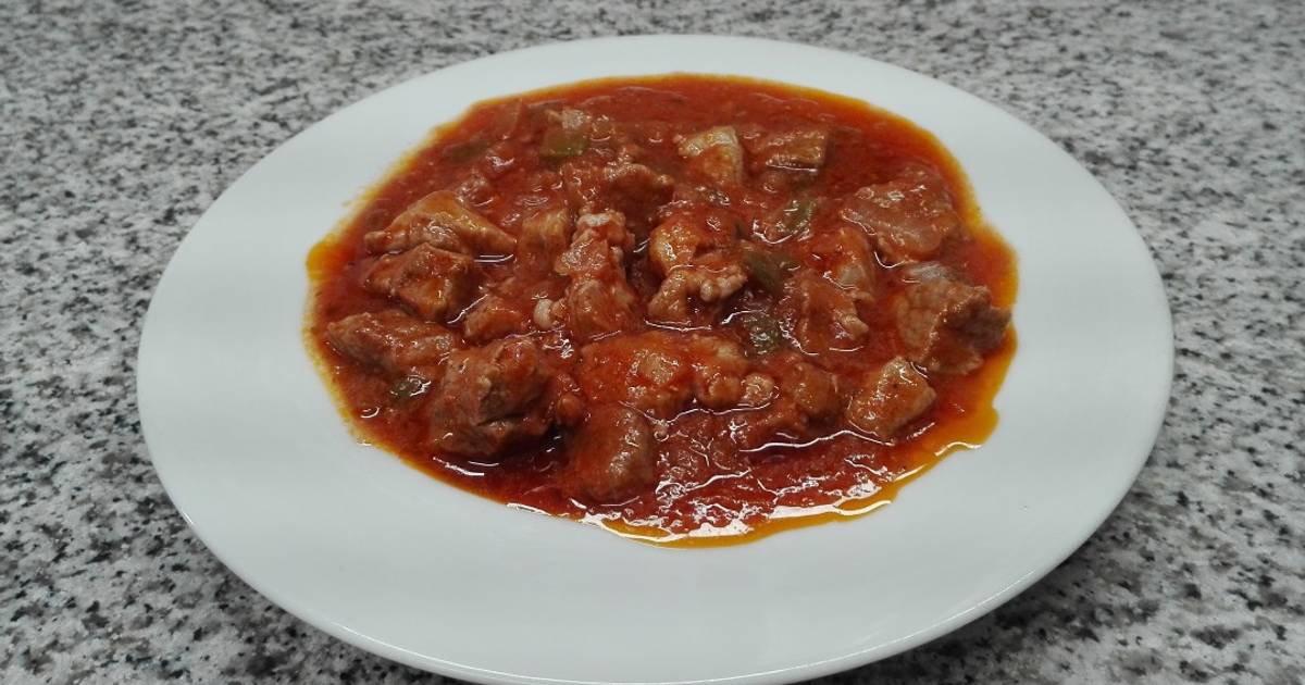 Magro de cerdo con tomate: un plato económico y sabroso