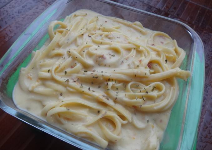 Super-easy Creamy Fettuccine / Carbonara Fettuccine