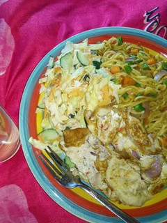 A picture of Indomine with fried egg and vegetables.