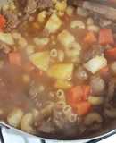 Guiso con fideos coditos