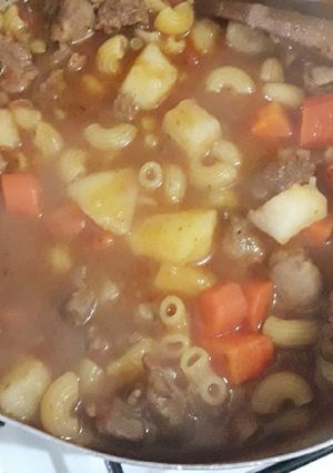 Una foto de Guiso con fideos coditos