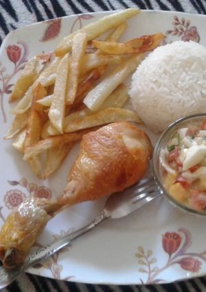 Una foto de Pollo frito con pico de gallo