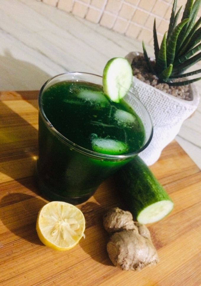 A picture of Spinach cucumber smoothie.