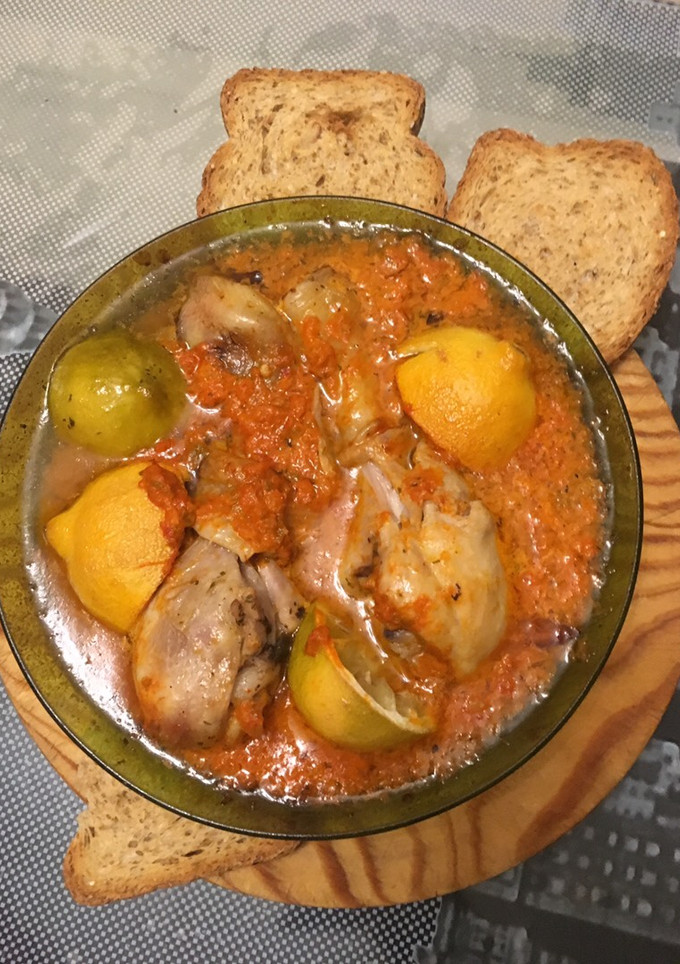 Una foto de Jamoncitos de pollo al horno con limón y verduritas