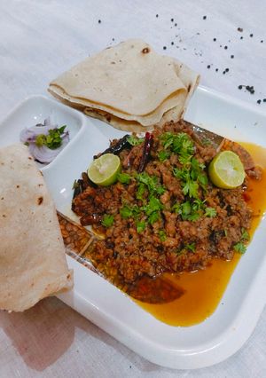 खड़े मसाले का कीमा स्पाइसी(khade masale ka keema spicy recipe in hindi) रेसिपी मुख्य फोटो