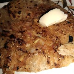 A picture of Aloo pyaz ka paratah.