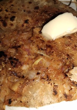 A picture of Aloo pyaz ka paratah.