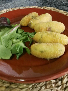 Una foto de Croquetas de espinacas, manzana y pasas