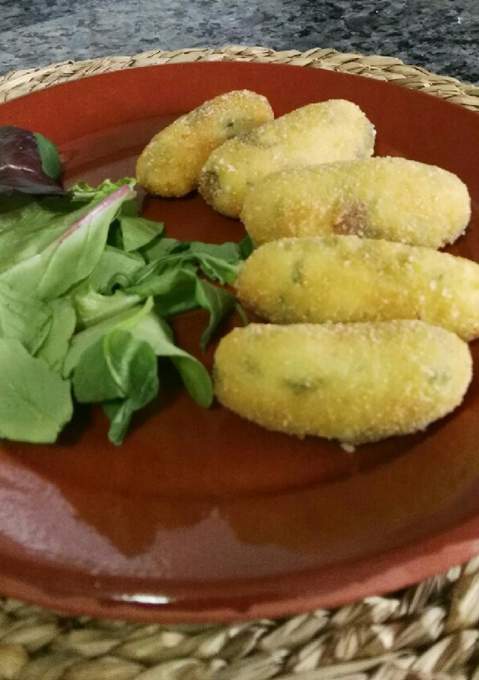 Una foto de Croquetas de espinacas, manzana y pasas