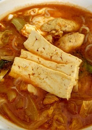 รูปของ ซุปเต้าหู้กิมจิไก่เส้นบุก