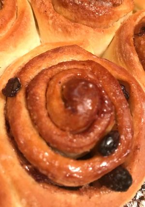 A picture of Cinnabon with raisins.