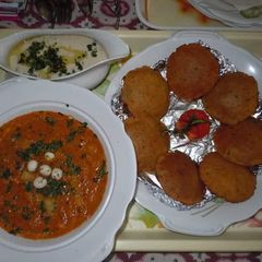 A picture of Khoya makhana with club kachori.