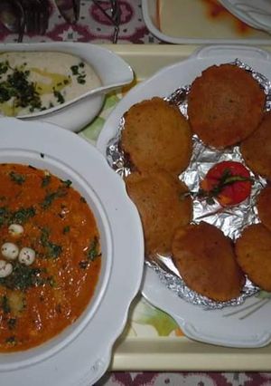 A picture of Khoya makhana with club kachori.