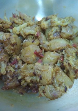 A picture of Aloo gobhi.