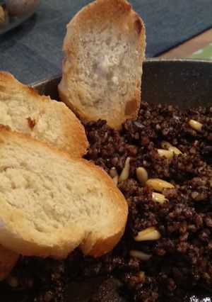 Una foto de Morcilla con piñones