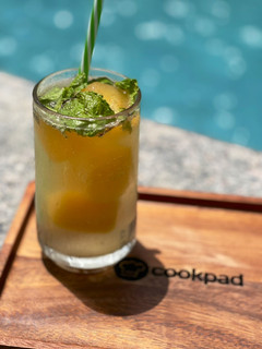 A picture of Mango n peach mocktail drink😍.