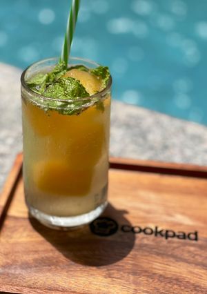 A picture of Mango n peach mocktail drink😍.