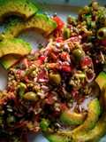 Ensalada fresca de arroz de cilantro con aguacate (palta)