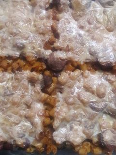 صورة لوصفة معكرونيه بشرائح الجبن شيدر والنقانق 🍝😍😍