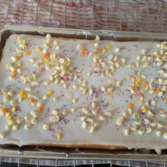 A picture of School Vanilla/lemon Tray bake.