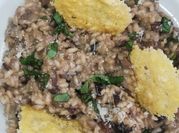 Una foto de risotto de setas