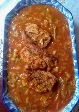 Paradicsomos káposzta sült oldalassal recept fotója