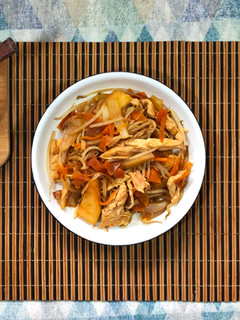 Una foto de Chop Suey de Pollo