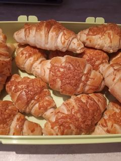 Sajtos, réteges kifli recept fotója