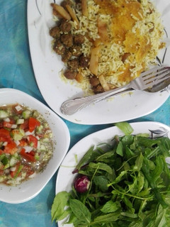 عکسی از دستور کلم پلو ناز شیرازی و سالاد شیرازی