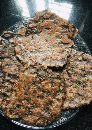 A picture of Bajra ragi rotis.