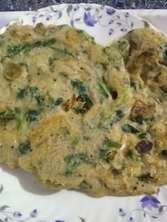 சிறு தானிய முருங்கை கீரை அடை (Siruthaaniya murunkaikeerai adai recipe in tamil) செய்முறை முக்கிய புகைப்படம்